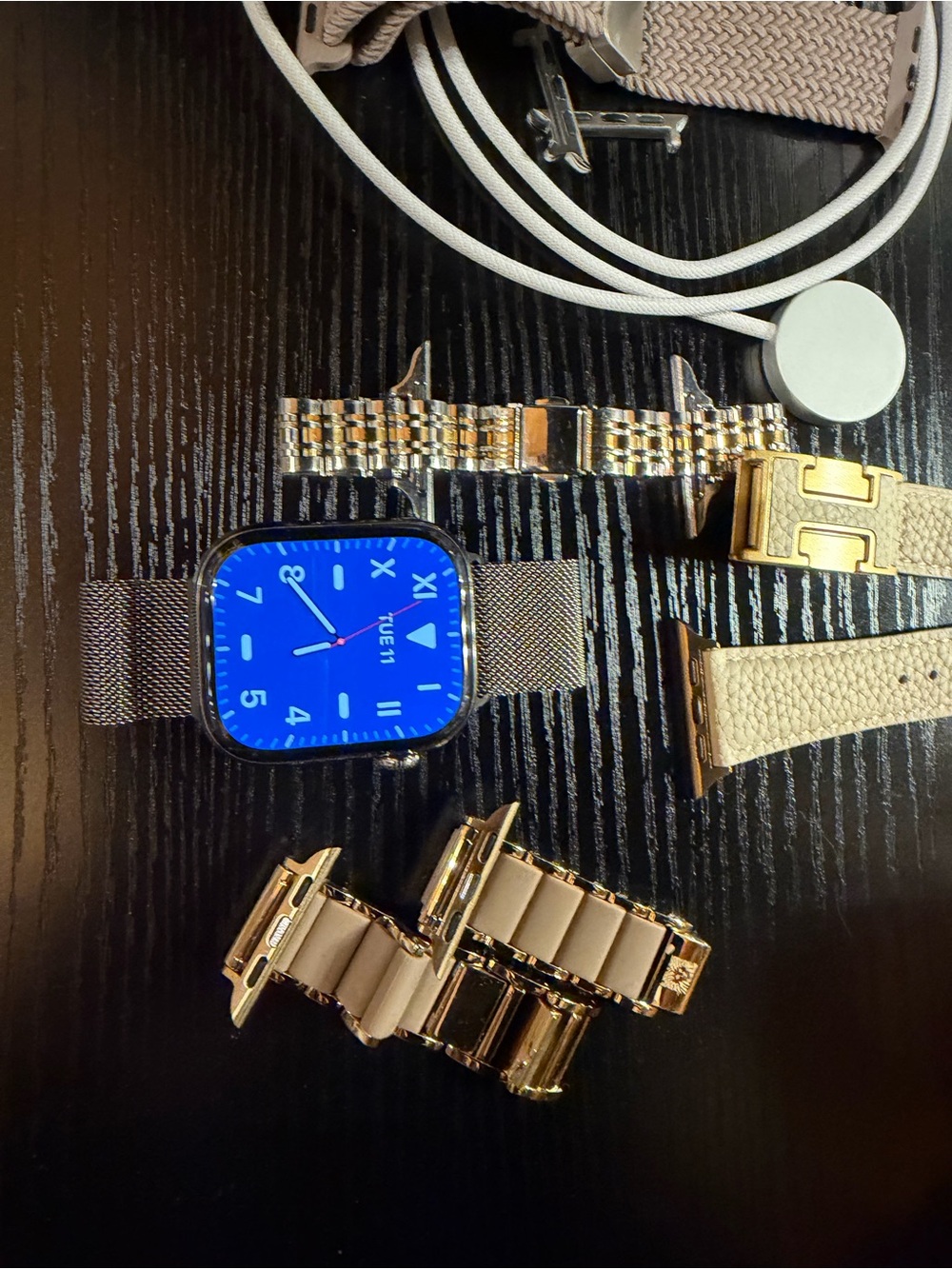 Stylish Mesh Smartwatch with Blue Dial
